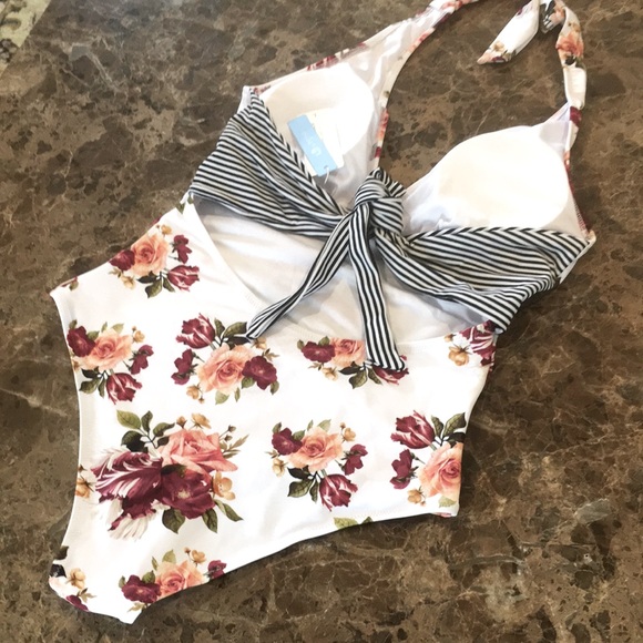 New! CUPSHE Halterneck Back Tie One Piece Floral Swimsuit Beachwear Large - Picture 6 of 10